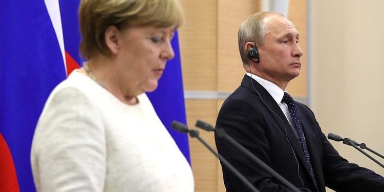 Putin rozmawiał z Merkel. Oskarża Ukrainę o prowokację