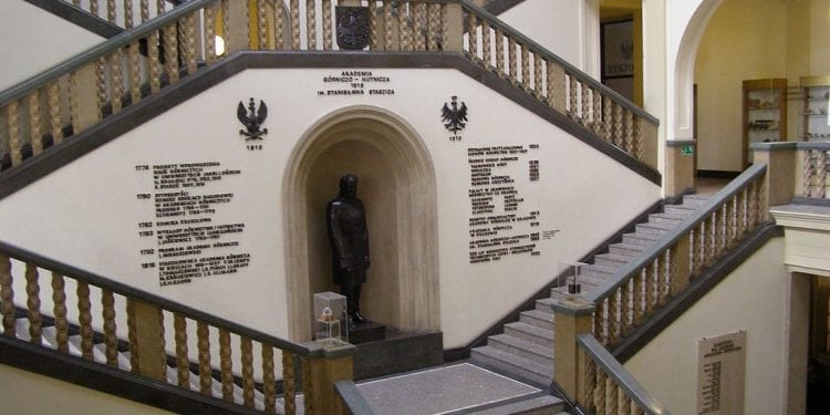 1024px-Krakow_AGH_A-0_hol_3