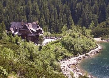 Poważny wypadek na drodze do Morskiego Oka. 9 osób rannych