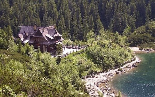 Poważny wypadek na drodze do Morskiego Oka. 9 osób rannych