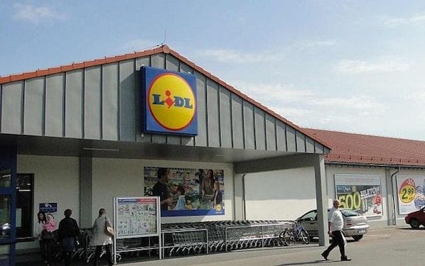 Robaki w cukierkach kupionych w Lidlu! Sieć przeprasza