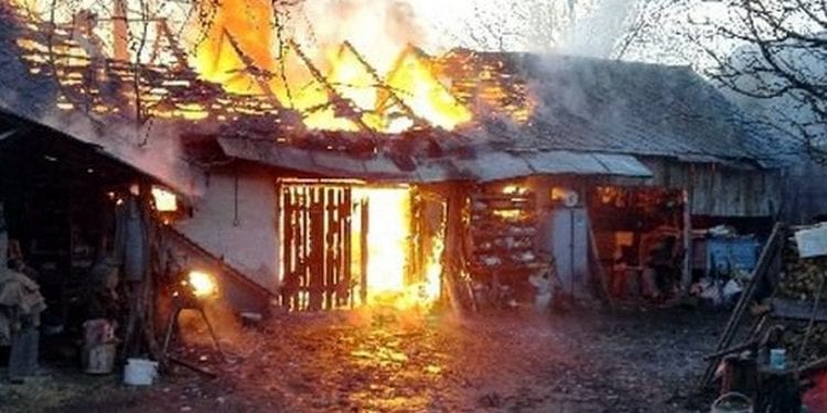 Złodziej benzyny chciał poświecić zapalniczką