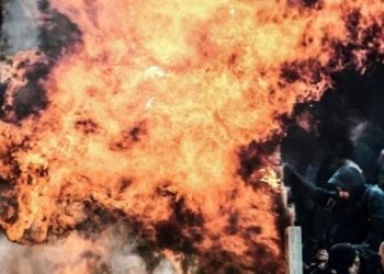 Liga Mistrzów: piekło na trybunach! Wybuchy podczas meczu AEK-Ajax