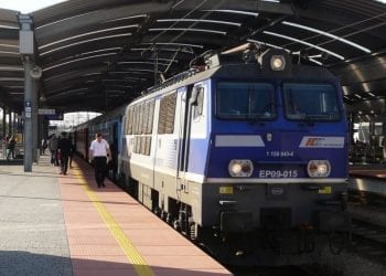 Chełm: pasażer wsiadał przez okno do pociągu. Co tam się działo? [FOTO]