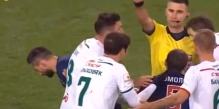 Grzegorz Krychowiak skrzywdzony przez sędziego?! Został wyrzucony z boiska, choć powtórki pokazują, że nie faulował [WIDEO]