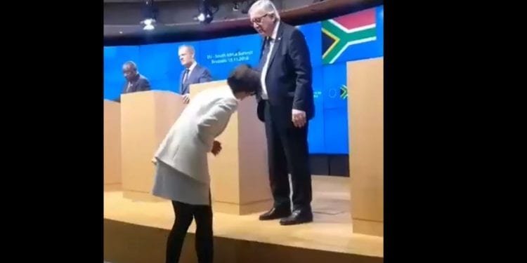 Dziwne zachowanie Junckera. Nagle opuścił salę [WIDEO]