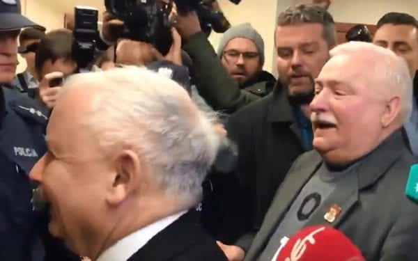 Kaczyński stanął oko w oko z Wałęsą. Ich wymiana zdań podbija internet [WIDEO]