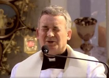 Ateiści nie wierzą w miłość? Tak twierdzi ten ksiądz [WIDEO]