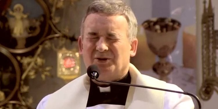 Ateiści nie wierzą w miłość? Tak twierdzi ten ksiądz [WIDEO]
