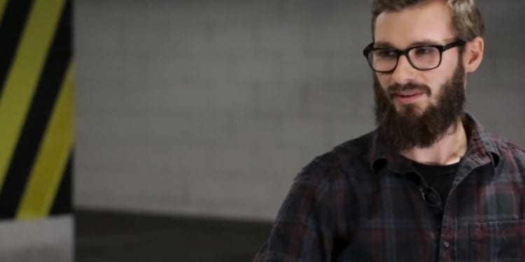 Prowadzi firmę zajmującą się sprzątaniem pomieszczeń po zgonach. Zdecydował się opowiedzieć o swojej pracy. „Najgorszy jest zapach” [WIDEO]