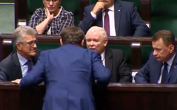 Tarczyński zwyzywał posła opozycji. Zaraz potem zrugał go Kaczyński [WIDEO]