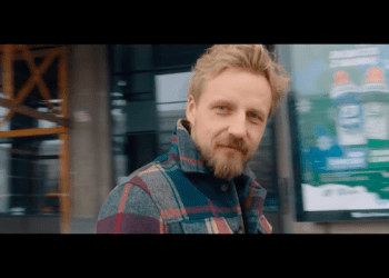 Paweł Domagała powraca z nowym hitem. Przebije „Weź nie pytaj”? [WIDEO]