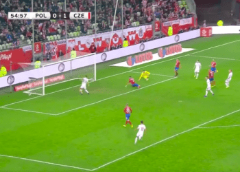 Kuriozalna sytuacja z udziałem Lewandowskiego. Nie trafia do pustej bramki z… trzech metrów! [WIDEO]