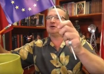 Cejrowski spalił flagę UE. W programie Rachonia