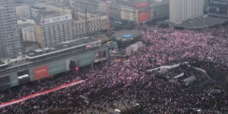 Znamy oficjalne dane o frekwencji na Marszu Niepodległości. Liczba robi wrażenie