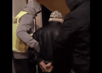 Groził, że zabije Hannę Gronkiewicz-Waltz. Został zatrzymany przez policję [FOTO+WIDEO]