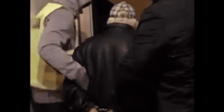 Groził, że zabije Hannę Gronkiewicz-Waltz. Został zatrzymany przez policję [FOTO+WIDEO]