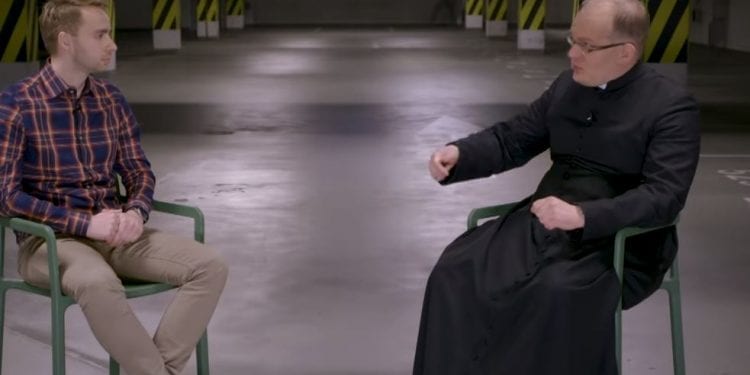 Ile zarabia ksiądz? Ujawnił to jeden z duchownych [WIDEO]