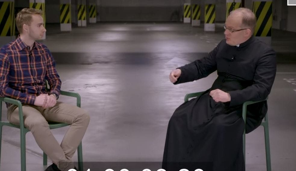 Ile zarabia ksiądz? Ujawnił to jeden z duchownych [WIDEO]