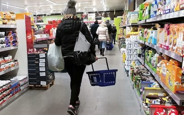 Do Polski trafiają artykuły spożywcze gorszej jakości niż do Niemiec? Eksperci: To nie do końca prawda