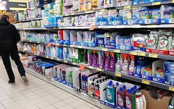 Polskie detergenty i kosmetyki są mniej skuteczne niż niemieckie? Eksperci to wyjaśniają
