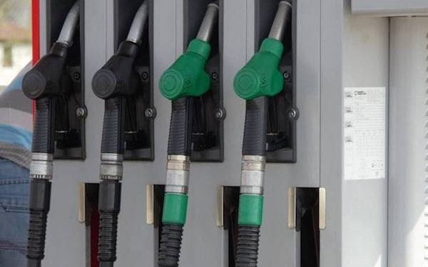 Przedświąteczne tankowanie będzie dla Polaków tańsze? Eksperci znają odpowiedź