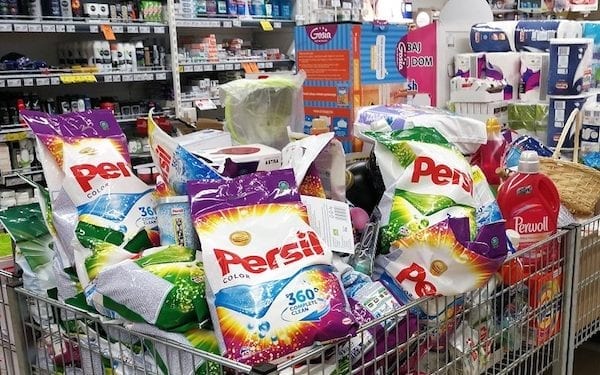 Za które kosmetyki i detergenty polscy konsumenci płacą więcej niż Niemcy? Znamy wyniki badania
