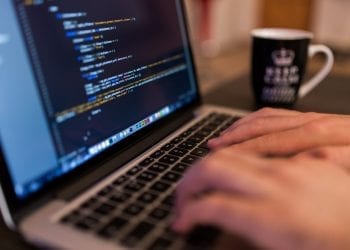 Dlaczego strony www znikają z wyników wyszukiwania? Zbadał to polski naukowiec