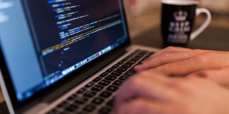 Dlaczego strony www znikają z wyników wyszukiwania? Zbadał to polski naukowiec