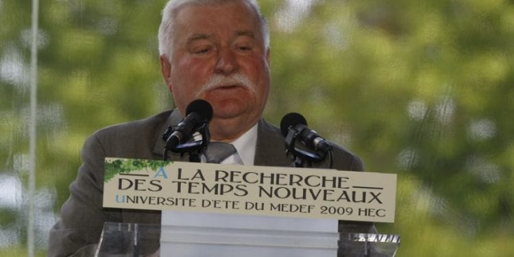 Koszulka „konfident” na rondzie im. Lecha Wałęsy [FOTO]