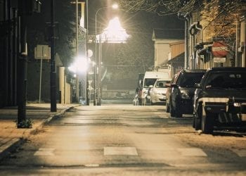 Korzystanie z telefonu na przejściu dla pieszych karane grzywną. Litwa wprowadza nowe przepisy