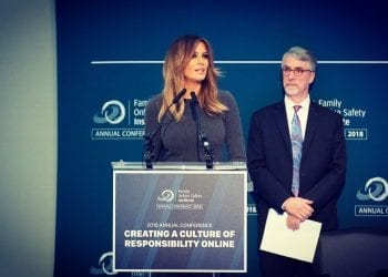 Melania Trump nago? Piosenkarka zdjęciem wywołała burzę [FOTO]