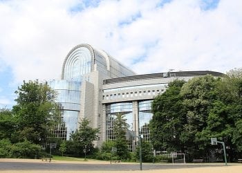 Alarm bombowy w europarlamencie! „Nie mogli wyjść”