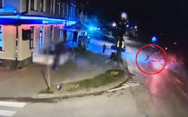 Pieszy nie zdążył uciec przed rozpędzonym autem