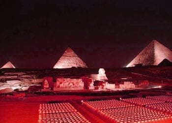 Piramida Cheopsa zostanie podświetlona na biało-czerwono!