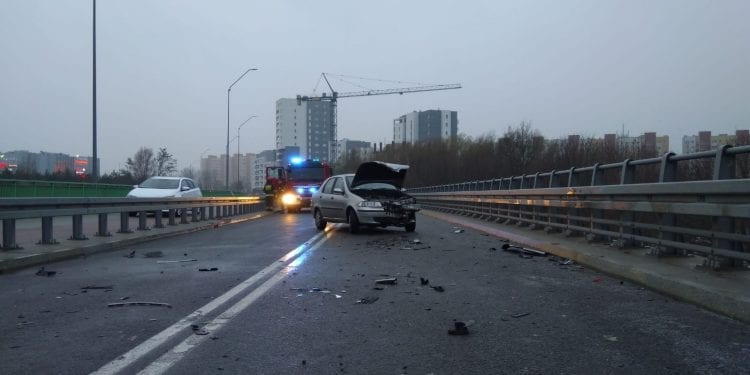 Elbląg: Po kolizji chciał rozstawić trójkąt ostrzegawczy. Zginął potrącony przez pijanego kierowcę [FOTO]