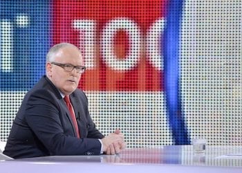 Timmermans powiedział za dużo? Otwarcie przyznał, że chce odsunąć od władzy rządy w Polsce i na Węgrzech!