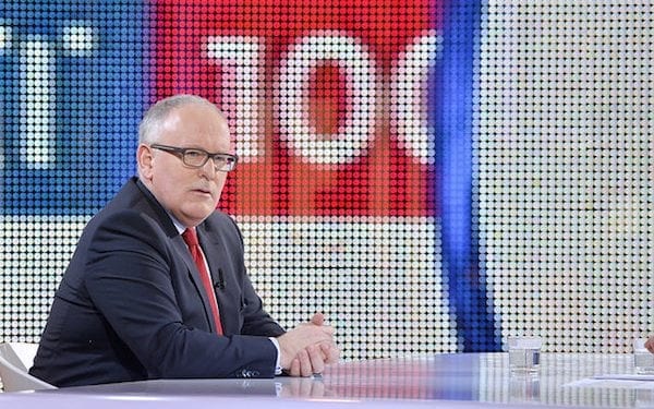Timmermans powiedział za dużo? Otwarcie przyznał, że chce odsunąć od władzy rządy w Polsce i na Węgrzech!