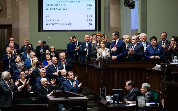 Wniosek o wotum nieufności dla premiera Morawieckiego odrzucony. Ostra dyskusja w Sejmie
