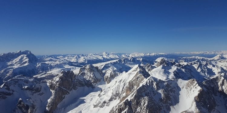 Uratowano chłopca, który leżał pod śniegiem przez 40 minut. „Cud w Alpach”
