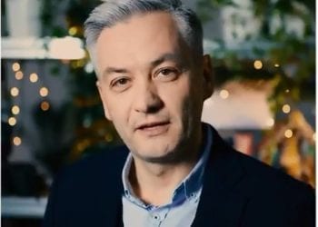 Biedroń podarował Krystynie Pawłowicz nietypowy prezent [WIDEO]