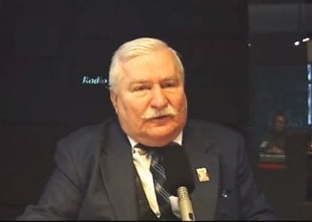 Amerykańska agencja prasowa pisze o stroju Wałęsy na pogrzebie Busha