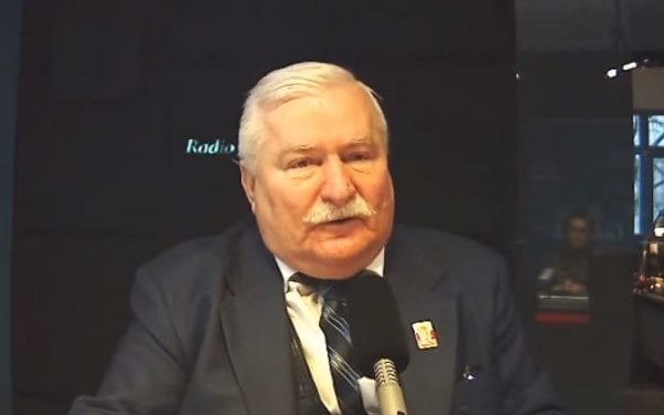 Amerykańska agencja prasowa pisze o stroju Wałęsy na pogrzebie Busha