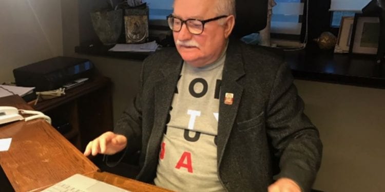Lech Wałęsa tłumaczy ubiór na pogrzebie Busha. „Gdyby to było w naszej wierze, byłby to nietakt”
