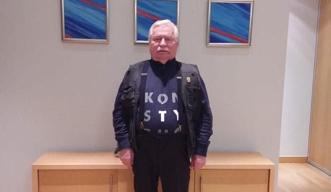 Lech Wałęsa pójdzie na pogrzeb Busha w koszulce „Konstytucja”?