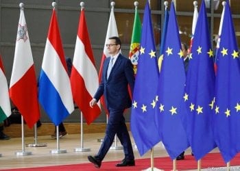 Morawiecki narzeka na Timmermansa. „Eskaluje stanowisko”