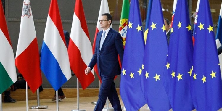 Morawiecki narzeka na Timmermansa. „Eskaluje stanowisko”
