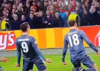 Robert Lewandowski rozwścieczył kibiców Ajaxu [FOTO]