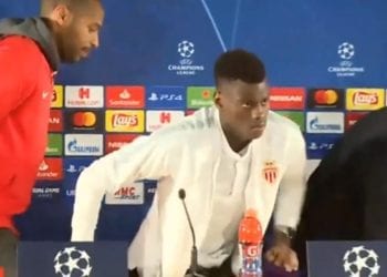 Thierry Henry postanowił nauczyć swojego podopiecznego kultury. Wystarczyło jedno spojrzenie