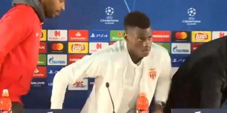 Thierry Henry postanowił nauczyć swojego podopiecznego kultury. Wystarczyło jedno spojrzenie